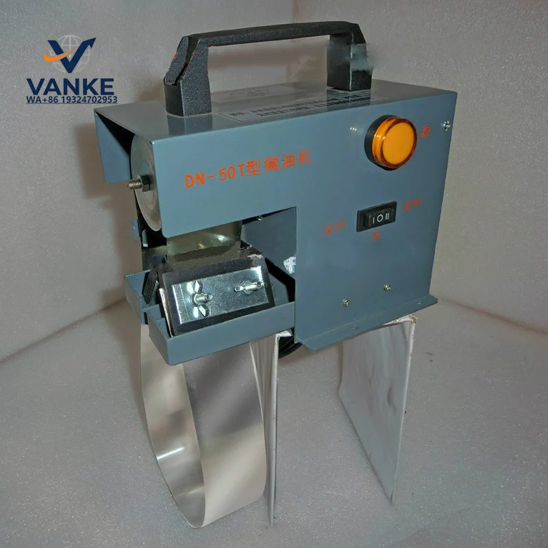 Oil Re moval Capacity 13L/H Mini O il Skimmer Steel Belt Oil Scraper Floating Oi l Remo val Machine Belt O il-water Separator
