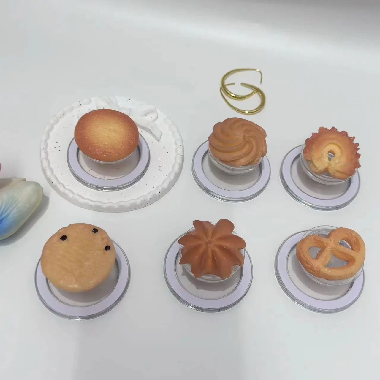 

INS Cute Kitten Magnetic Bracket Grip Tok Griptok Phone Bracket Bracket Support iPhone 15 16 14 Used for Magsafe Accessories