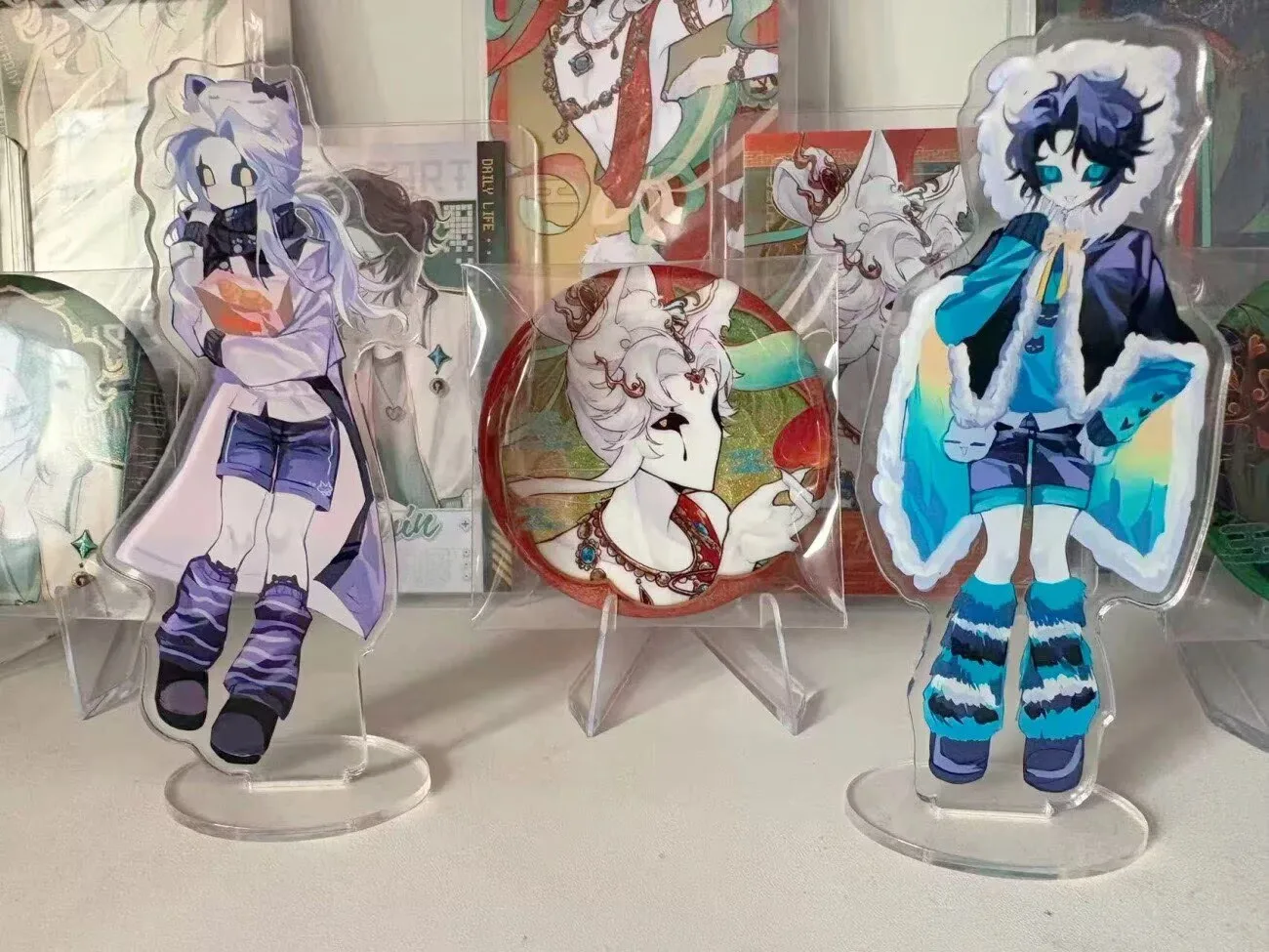 

Изысканные и высококачественные акриловые украшения от Harlequin Plerrot, причудливой цирковой труппы.