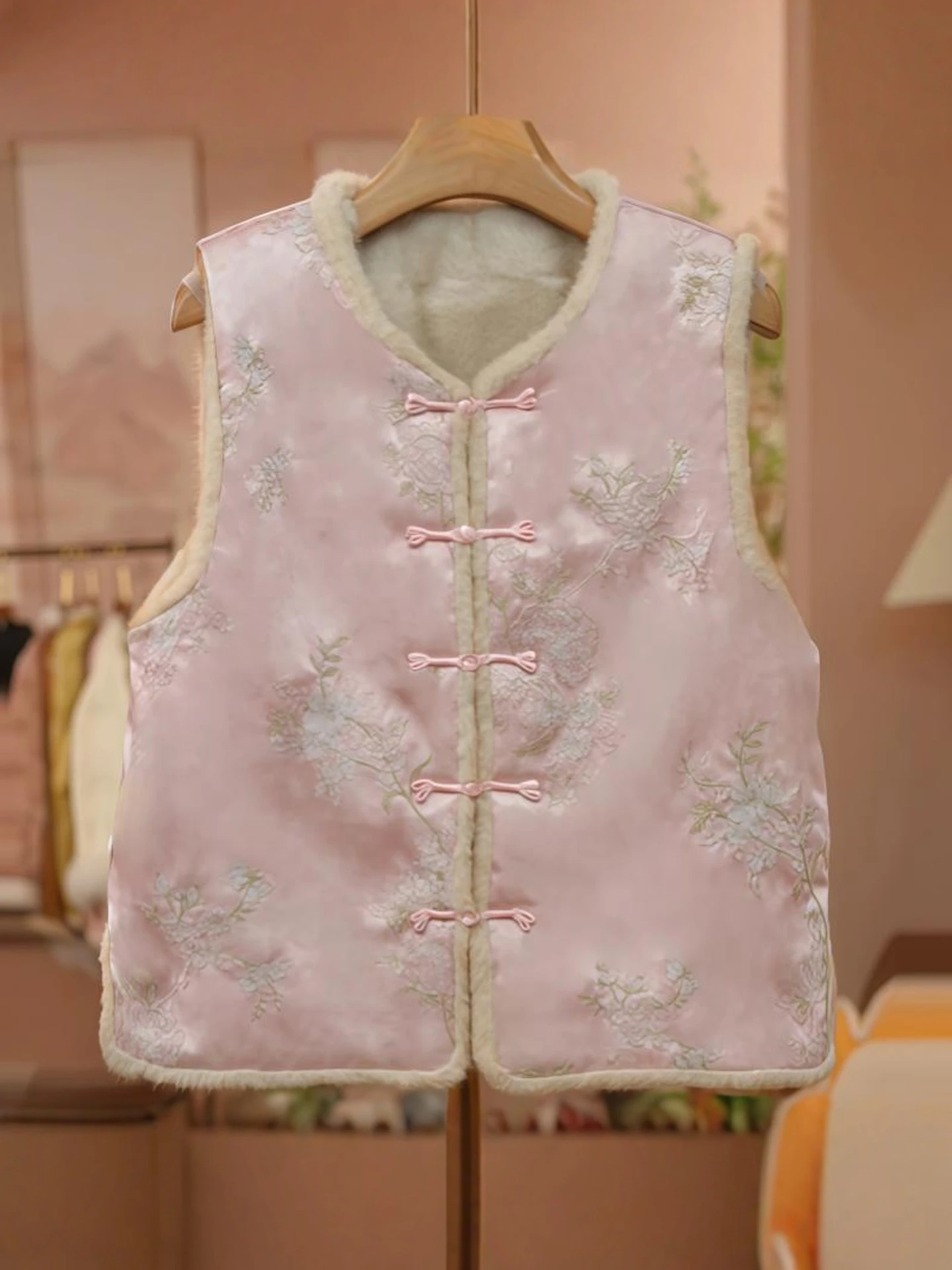 

Весна 2026: Новая простая женская жилетка с флисовой подкладкой, круглым вырезом, омолаживающим эффектом, универсальная, элегантная, в китайском стиле, с вышивкой.