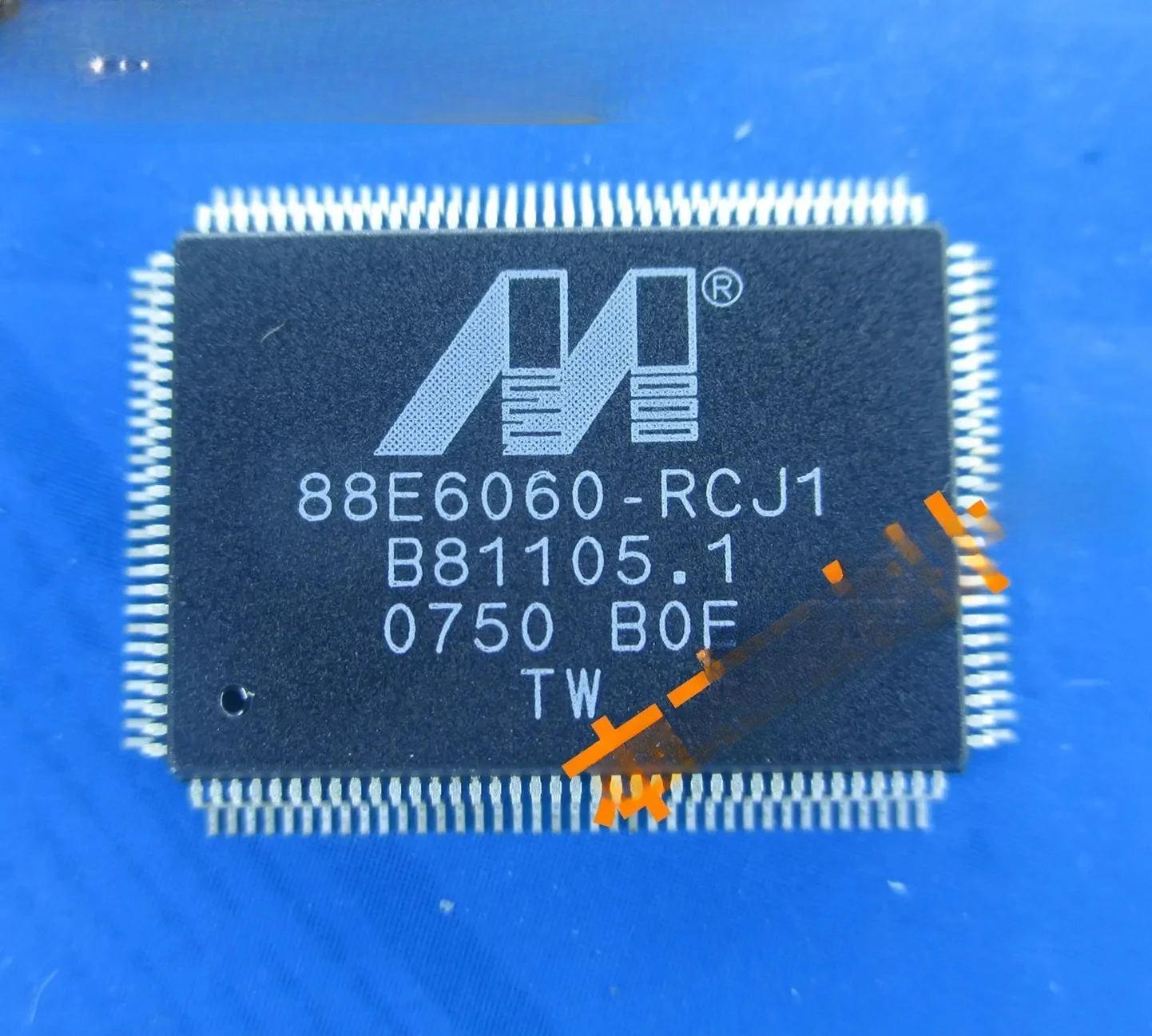 

10 шт. 88E6060-RCJ1 88E6060-RCJ 88E6060 QFP-128 ножка совершенно новый