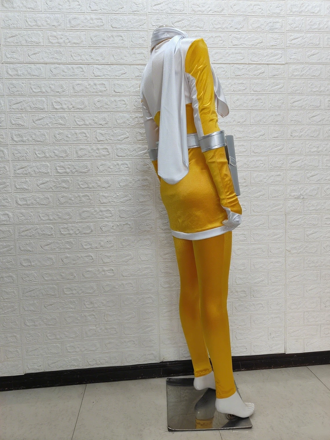 بدلة توكوساتسو المثير جيجا سينتاي هيرو باللونين الوردي والأبيض من الساتان سينتاي أزياء تنكرية بدون خوذة للعب الأدوار بدلة كوميك كون