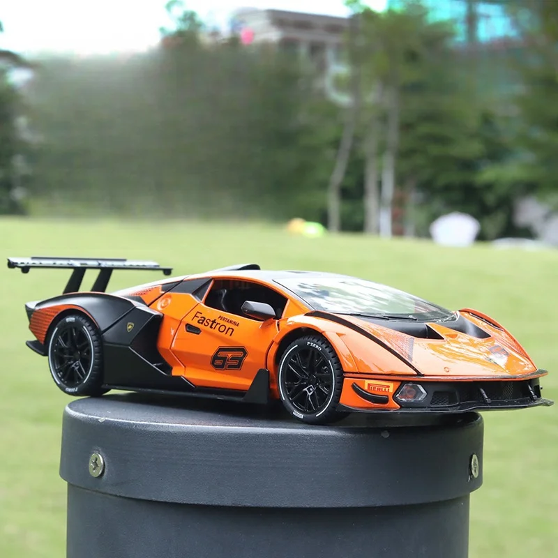 1:24 Alloy Sports Car Model Diecasts & Toy Vehicles Symulacja dźwięku i światła Pull Back Kolekcja zabawek Prezenty urodzinowe dla dzieci