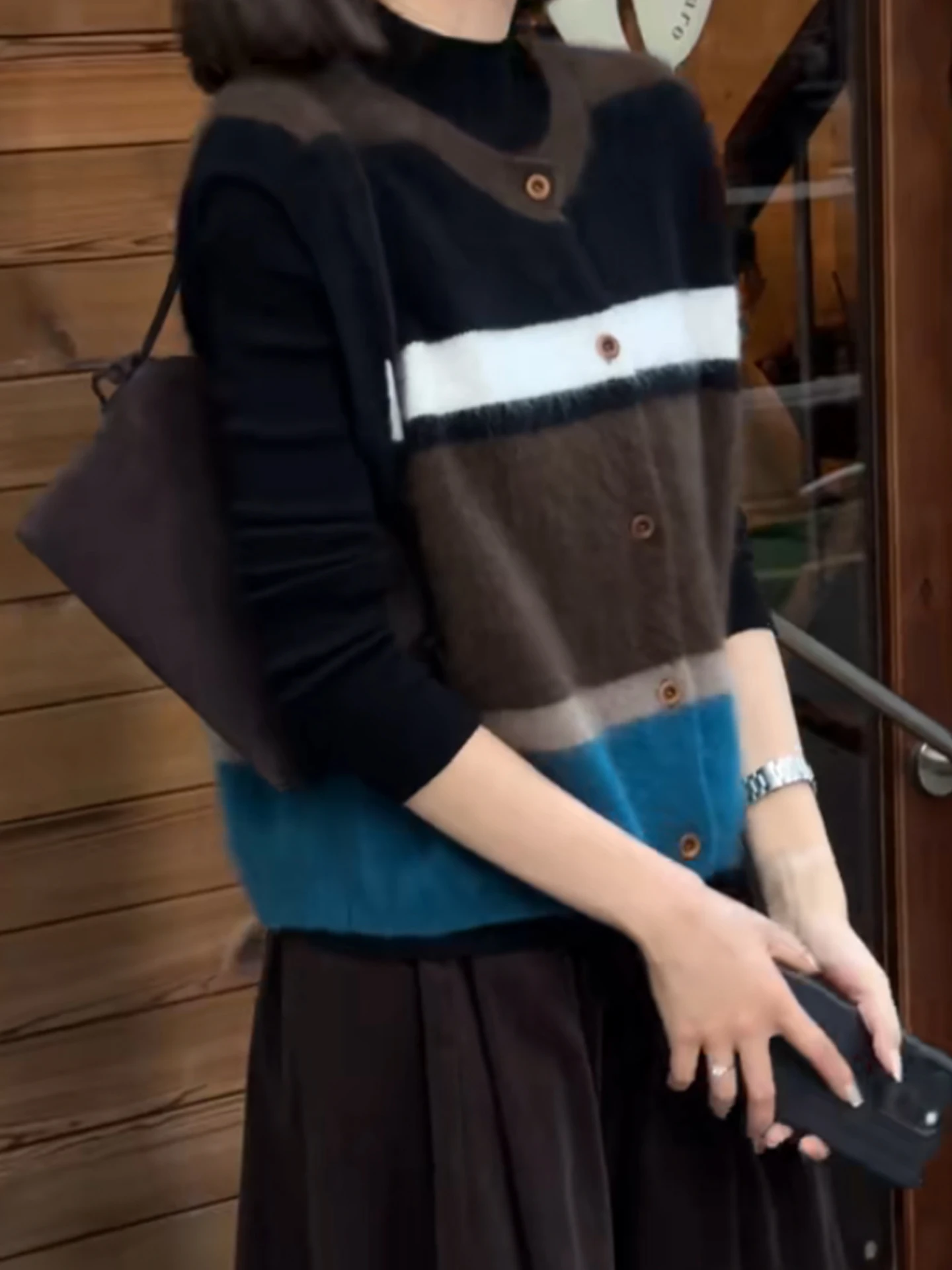 

Модный вязаный жилет с круглым вырезом и одной пуговицей для женщин, осенний сезон, разноцветный, открытый кардиган-топ