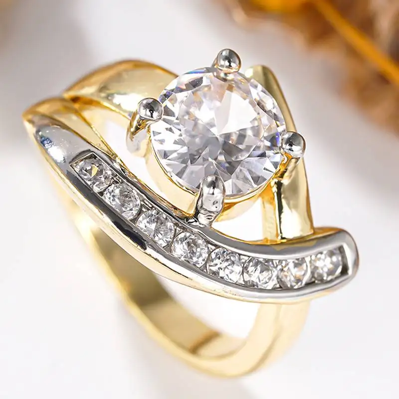 Huitan Two Tone Frauen Unregelmäßiges Design Chic Ring Persönlichkeit Luxus Party Hochzeit Zubehör Intarsien Glänzende CZ Mode Schmuck