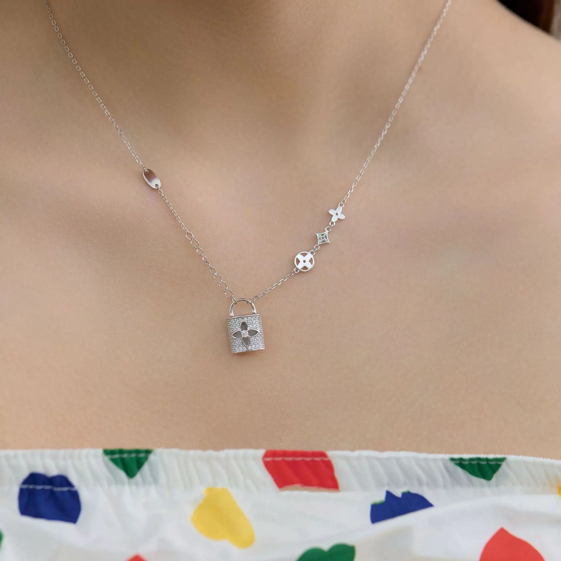 S925 Sterling Silver Necklace Light Luxury Full Diamond Heart Lock Pendant Women Simple Clavicle Chain
