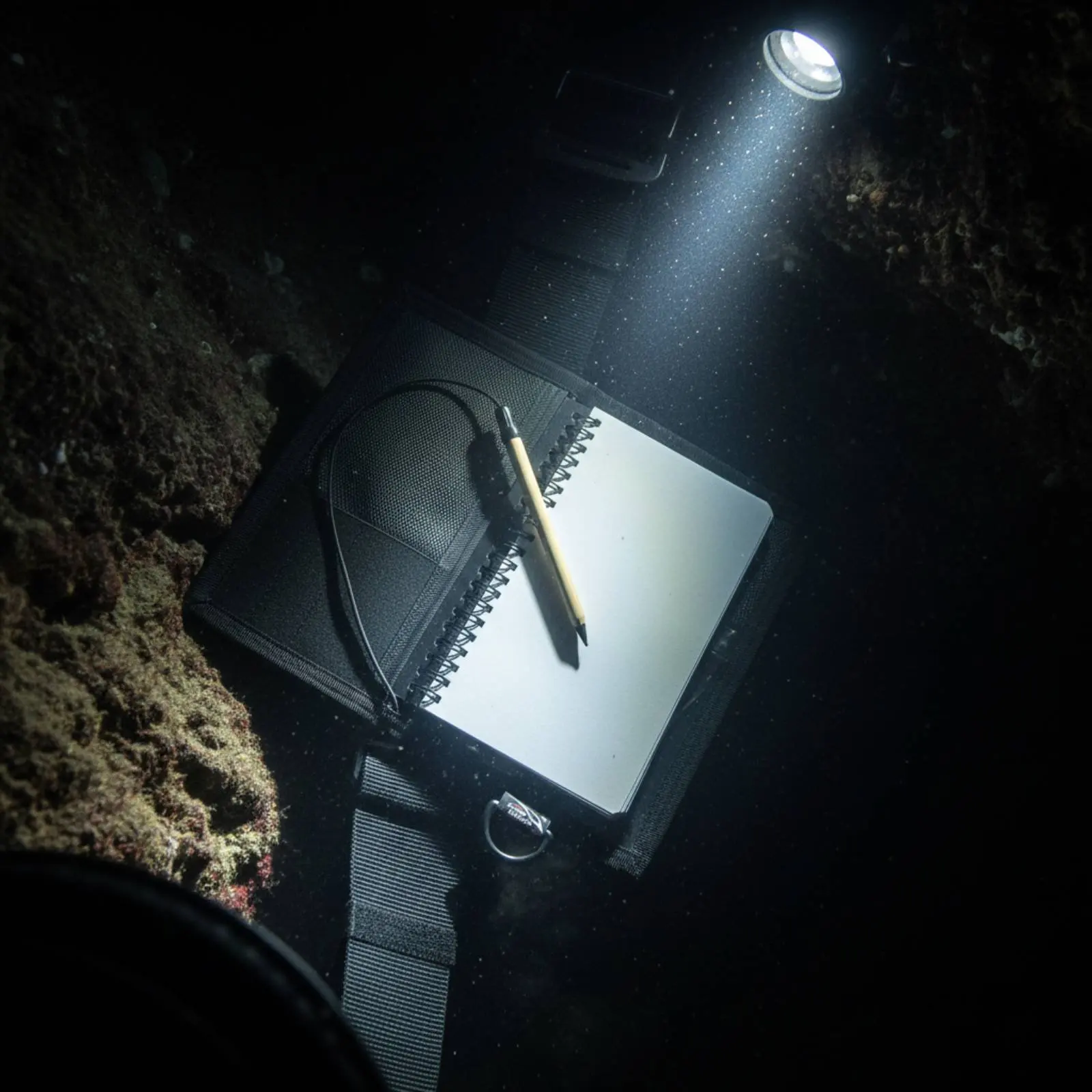 Waterproof Diving Writing Pad D-Loop Attachment Underwater Diving Notepad for Divers, Snorkeling