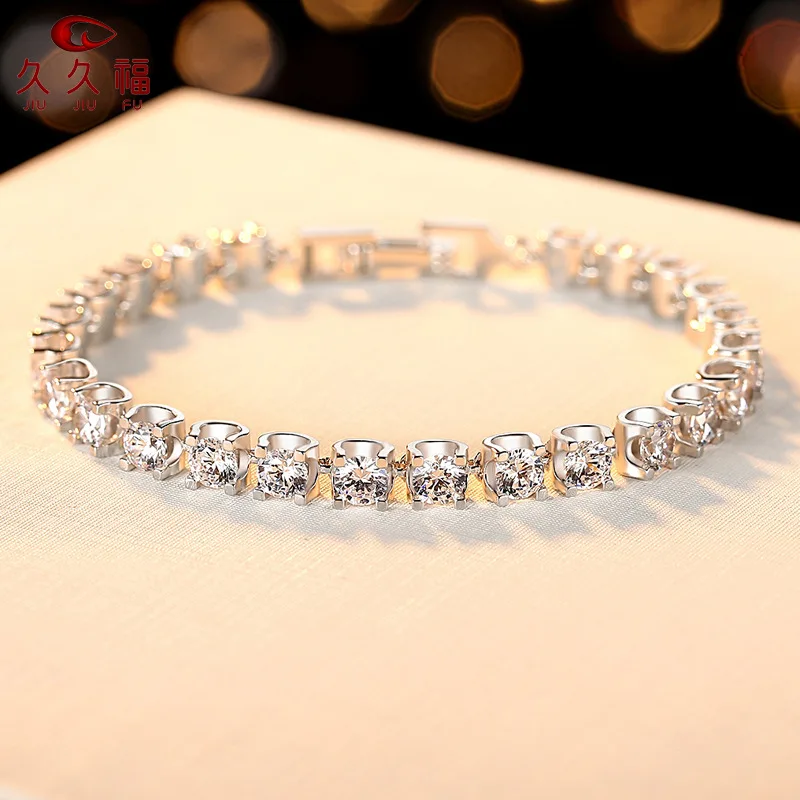 Female Bull Head Four-Claw Bracelet,PT950 Platinum and Single 0.5ct Moissanite,create premium light luxury daily accessory style
