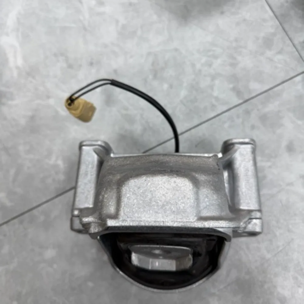 8R0199381R Engine Mount Motor Mount Bracket Compatible with Audi A4 A5 Q5 2.0T 3.2L 2008-2017