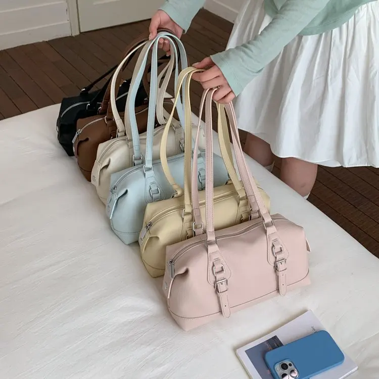 

Элегантная белая плетеная сумка-кроссбоди из мягкой искусственной кожи с верхней ручкой и стильным замком для повседневного образа