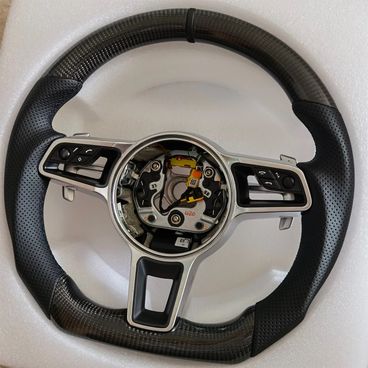 

Подходит для модификации рулевого колеса из углеродного волокна в сборе Porsche Cayenne PANAMERA на Panamera 911.