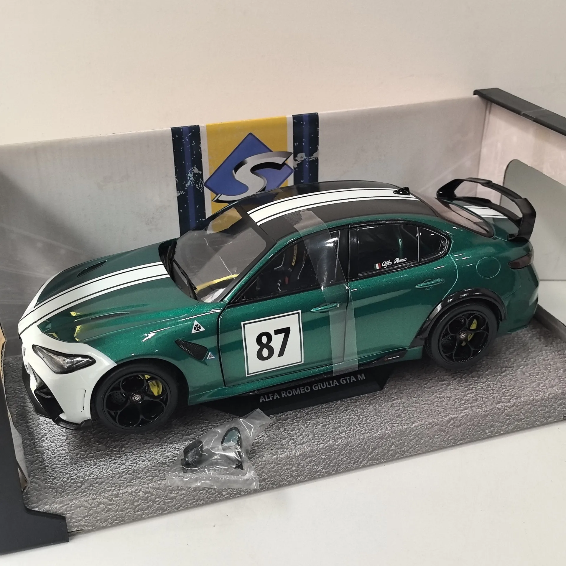 

Литой под давлением SOLIDO масштаб 1/18 ALFA ROMEO GIULIA GTA M # 87 2021, модель автомобиля из сплава Alfa Romeo, коллекционная игрушка, подарок, сувенирный дисплей