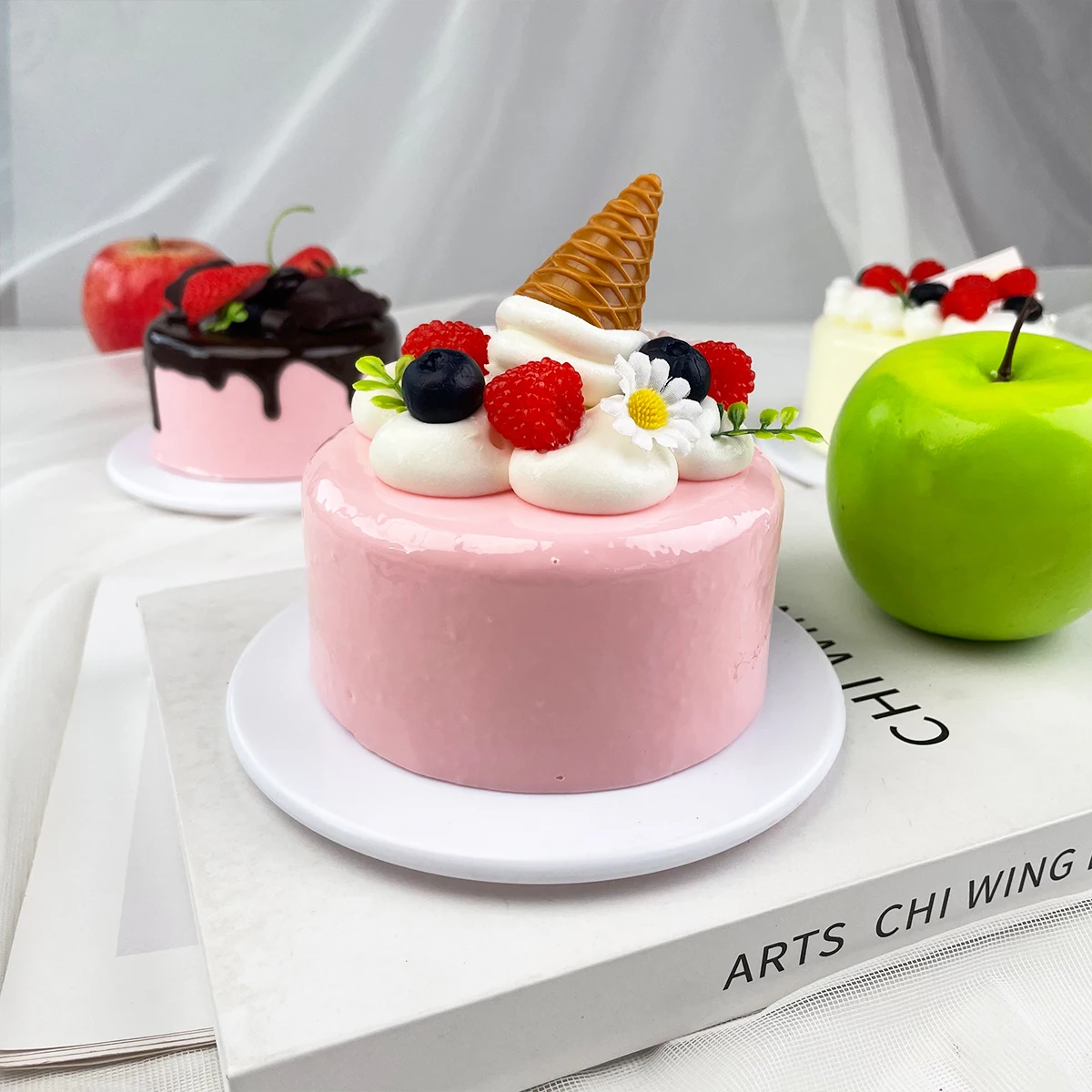 1pc Realistische Gefälschte Kuchen Modell Künstliche Erdbeere Dessert Simulation Lebensmittel Prop für Fotografie Hause Dekoration Geschenk – Detail 7
