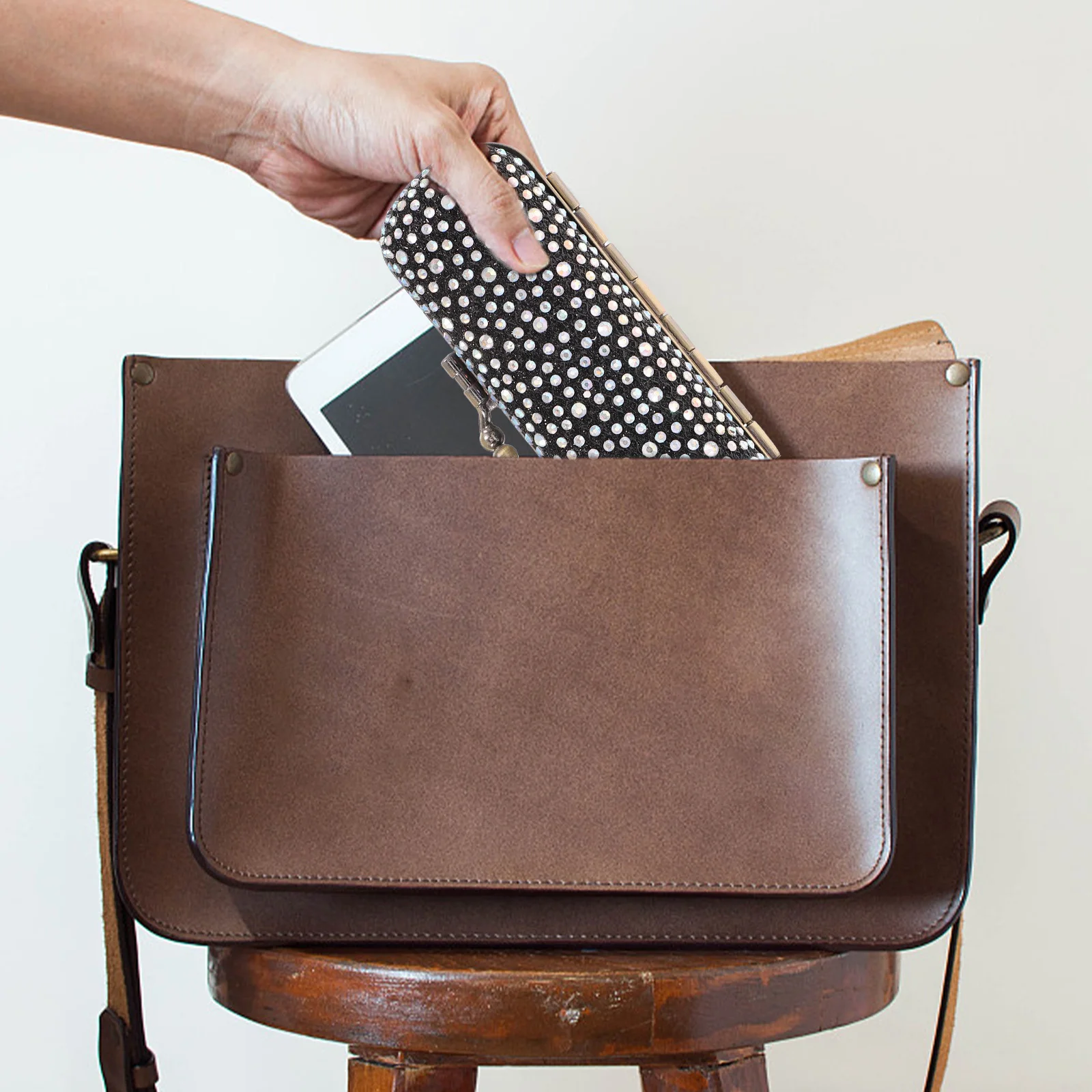 

Футляр для губной помады с инкрустацией стразами, держатель для помады с покрытием, портативный органайзер для макияжа в дорогу, зеркало для хранения