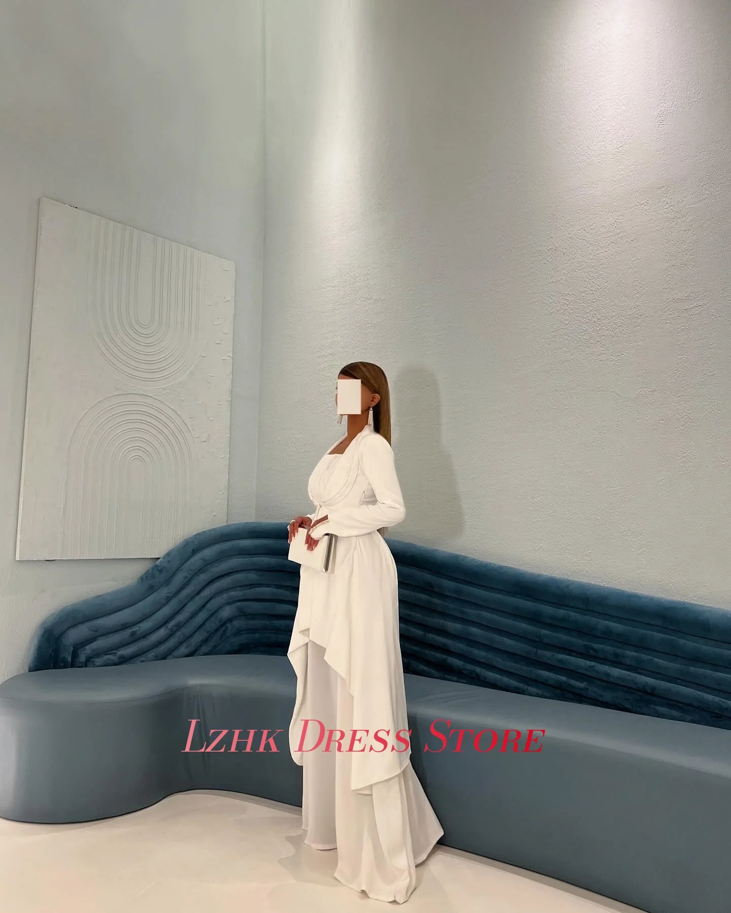 Gaun pesta malam model A-line berkualitas tinggi dengan kancing, lengan panjang, kerah persegi, panjang lantai, dan desain yang elegan.