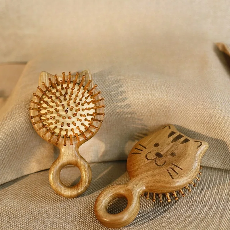 

Необходимая практичная творческая и стильная щетка для ухода за волосами с подушкой безопасности. Практичный и забавный дизайн. Легко укладку. Нет давления