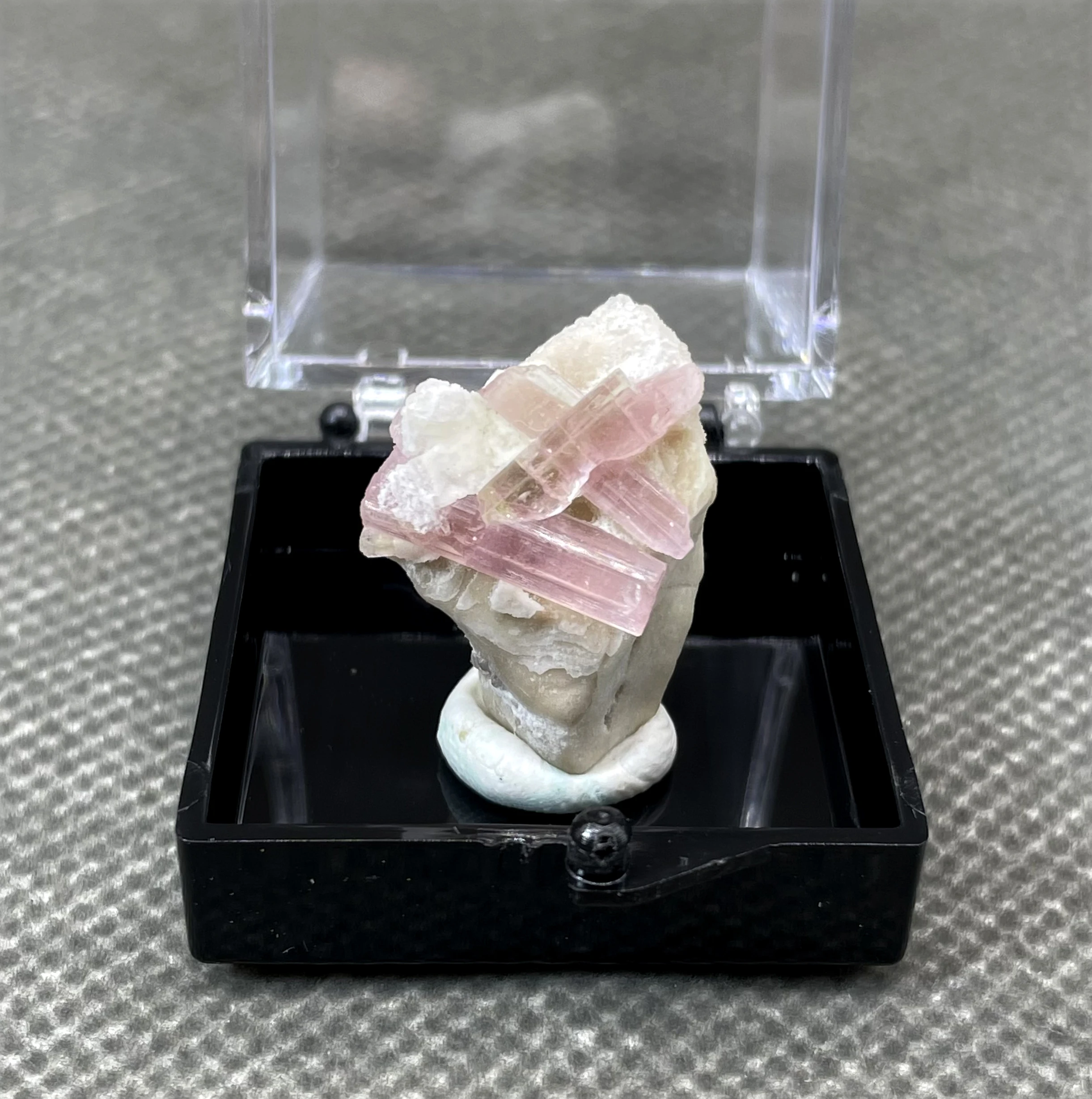 Very rare! 100% Natural Afghanistan pink tourmazline mineral crystal specimens stones and crystals + box size 3.4 cm