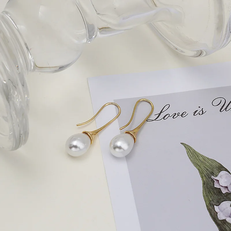 Woman Vintage Pearl Dangle Earrings 2022 Gold Color Simple Style Classic Long Hanging Earring Personality Women\'s Party Jewelry
