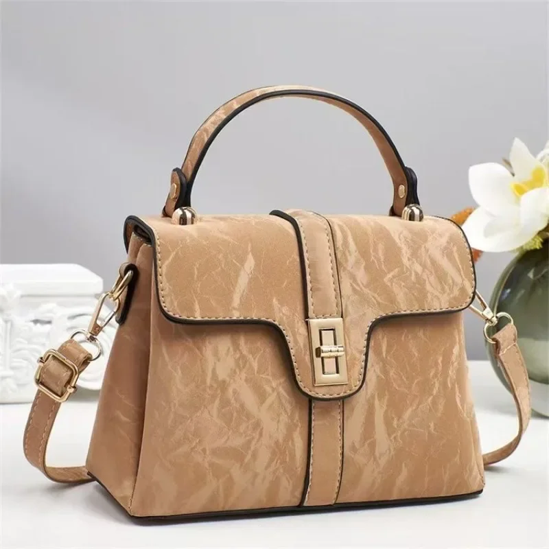 

Elegant Crossbody Diaper Bag Women's Luxury Leather Tote Vintage Minimalist Designer Large Capacity Chic Practical Bag