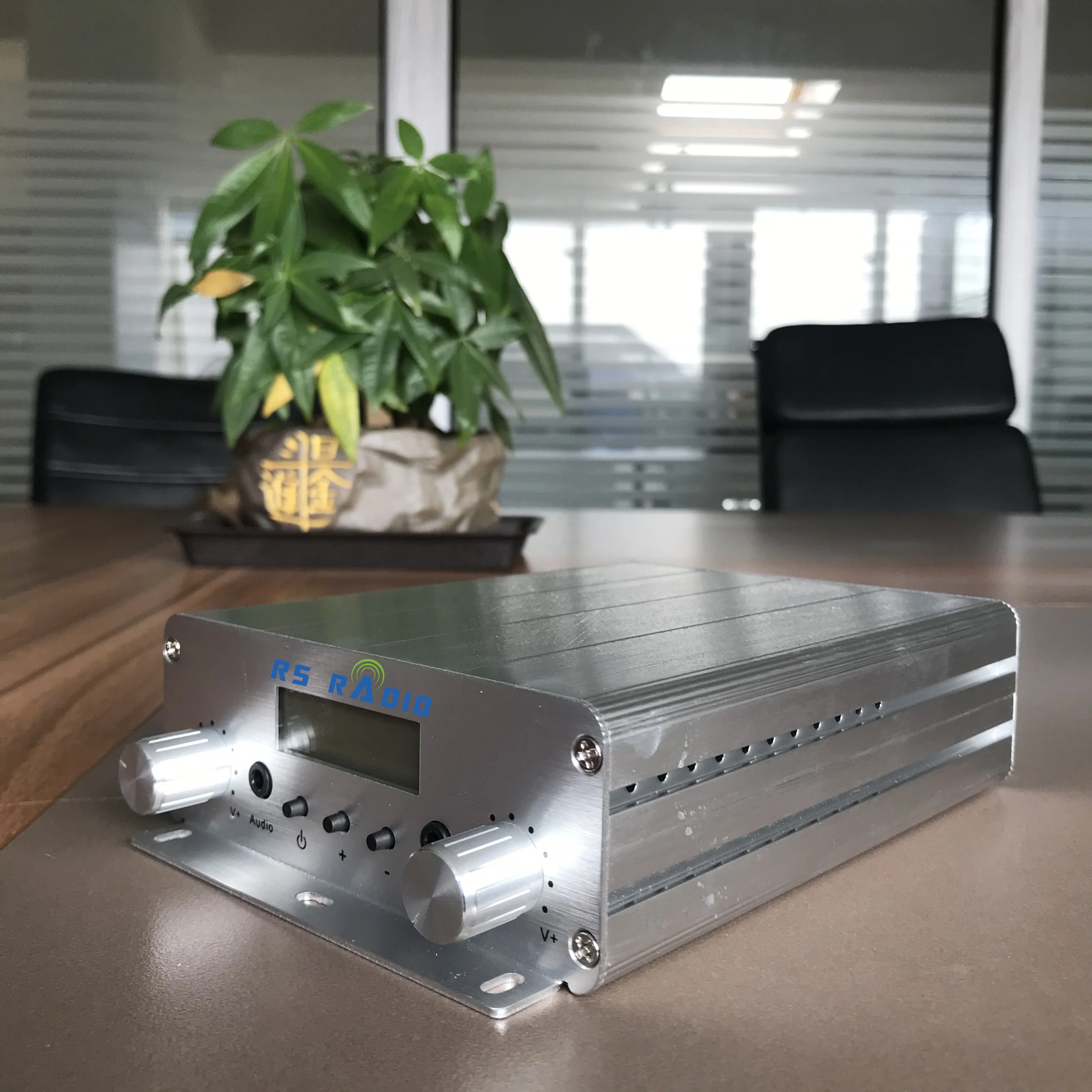 88-108MHz 15w Fm Transmitter 15 Watts RS RADIO