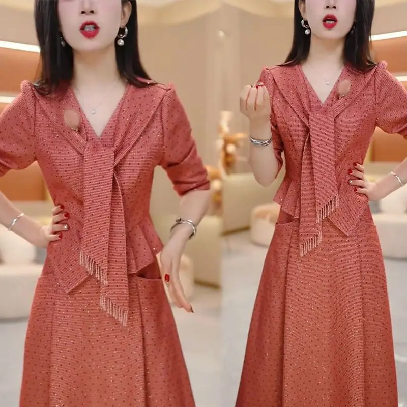 Conjunto de dos piezas con lunares, top + media falda con sentido de diseño de alta moda, conjunto de temperamento reductor de edad, otoño e invierno, 2025