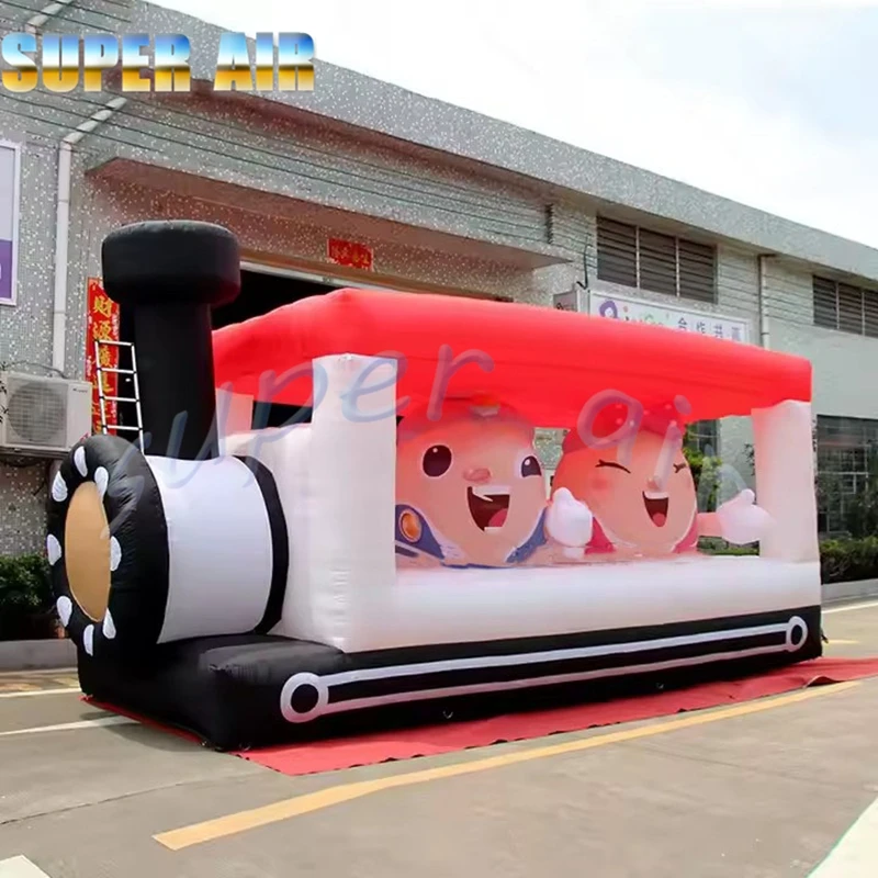 Treno gonfiabile rosso modello cartone animato gonfiabile personalizzazione della moda per bambini