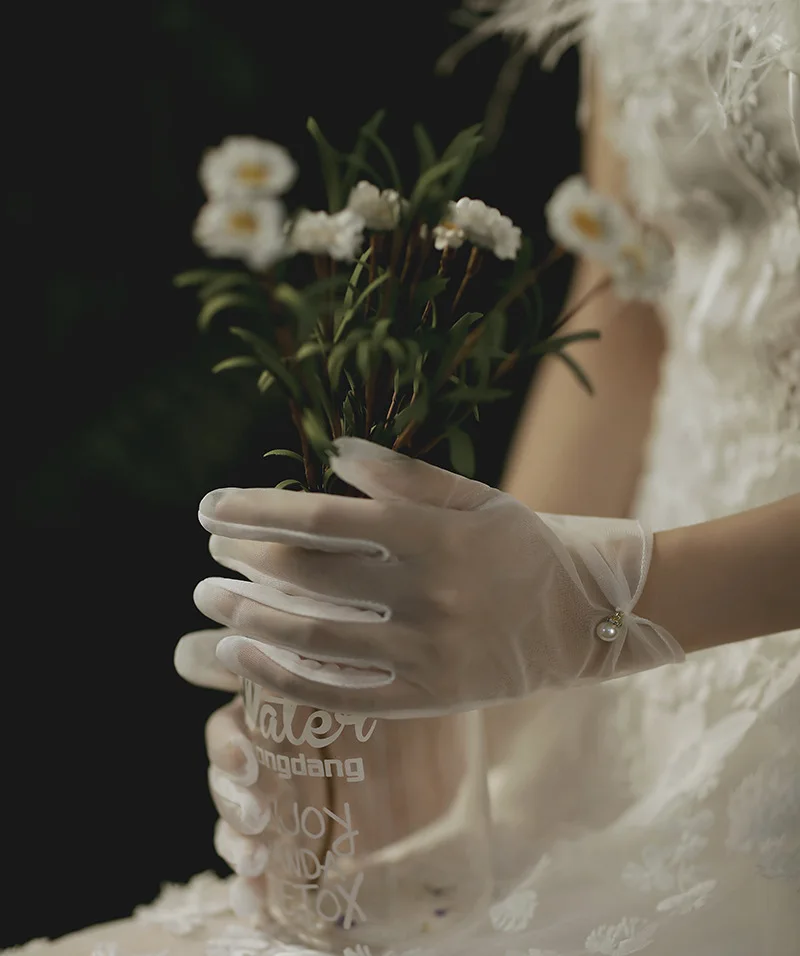 Weiße Satin-Handschuhe für Hochzeitskleider, kurze, elegante Blütenblatt-Perlen-Schleifen-Netz-Handschuhe, vielseitiges Fotozubehör, Perlen-Retro – Detail 19