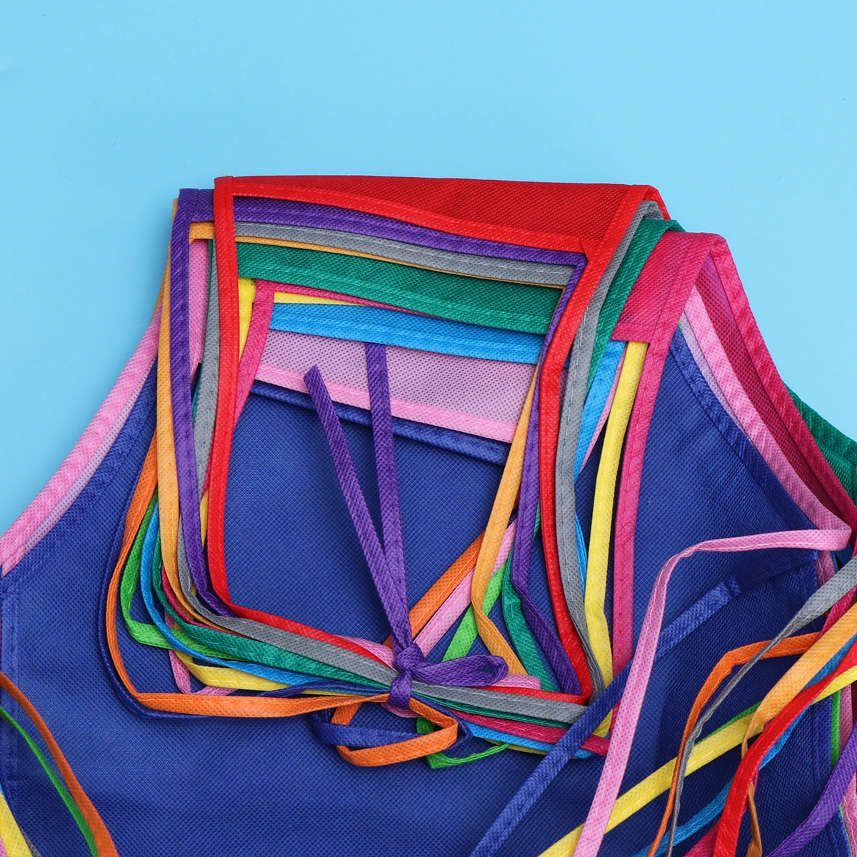 

12Pcs Disposable Kids Aprons Non-Woven Fabric Art Painting Apron for Children School Projects DIY Activities Painting Apron