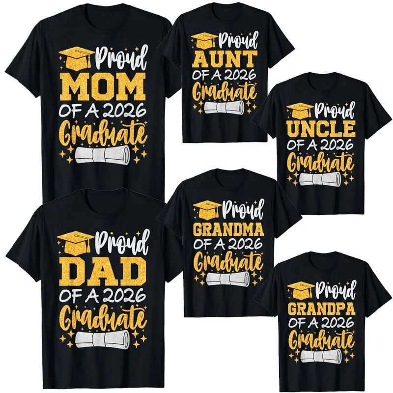 Camiseta de Formatura 2026 para Família Orgulhosa de Alunos da Turma de 2026, com Frases para Mãe, Pai, Finalistas de 2026, Tia, Tio, Avó, Avô