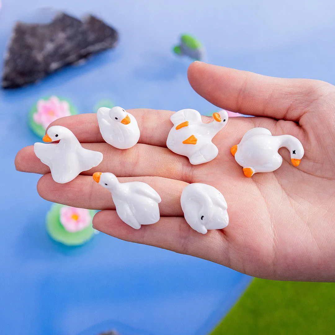 Mini Enten Set Winzige Mini-Enten 130 Stück – Harz-Entchen In Gemischten Farben, 1,7 X 1,5 Cm, Für Bonsai, Puppenhaus, Mooslandschaft, Aquarium & DIY-Deko (niedliche Cartoon-Figuren)