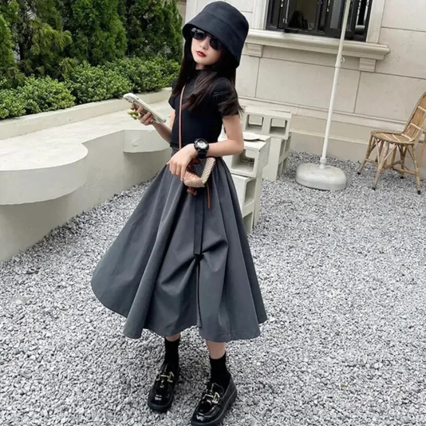 

Girl Summer New Black Tops + Gray Skirts 2pcs Sets Children Fashion A-line Skirt Suits Teenage Clothes 2pcs Sets 4-16Y Wz769