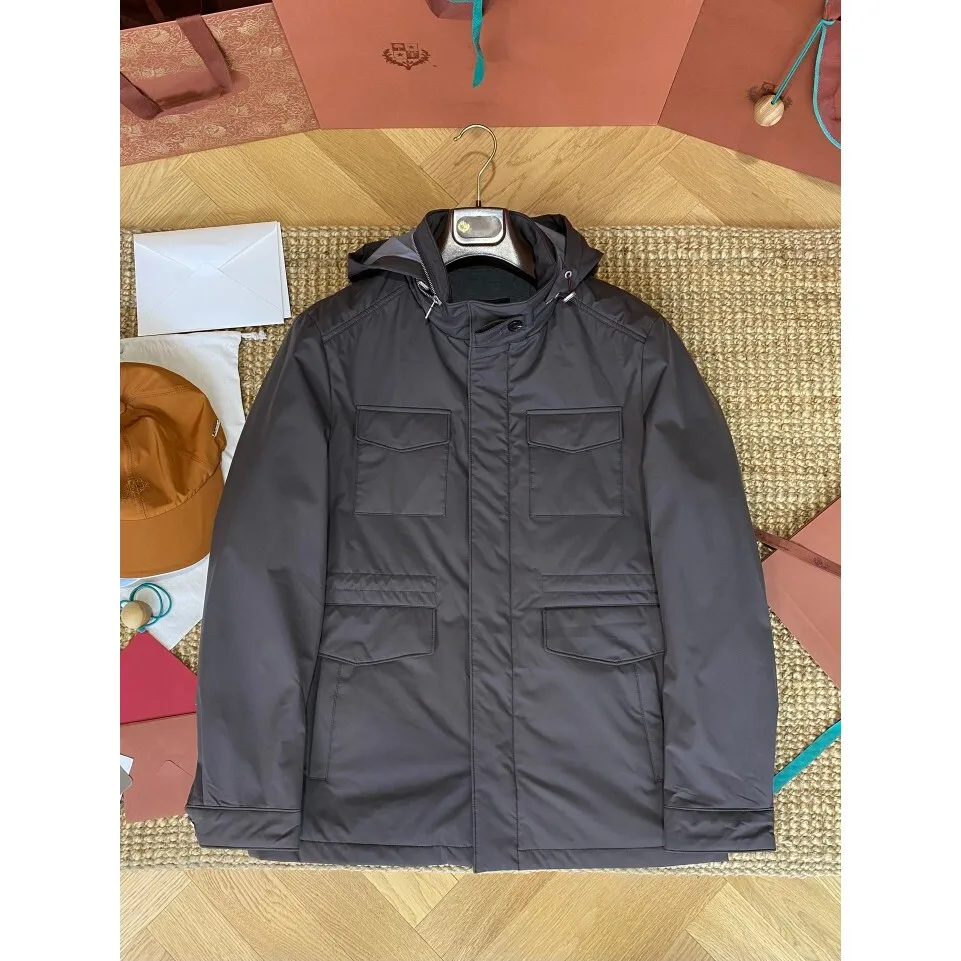 

Мужская высококачественная рабочая куртка из хлопка с множеством карманов и капюшоном, приятная на ощупь, свободного кроя, удлиненная.