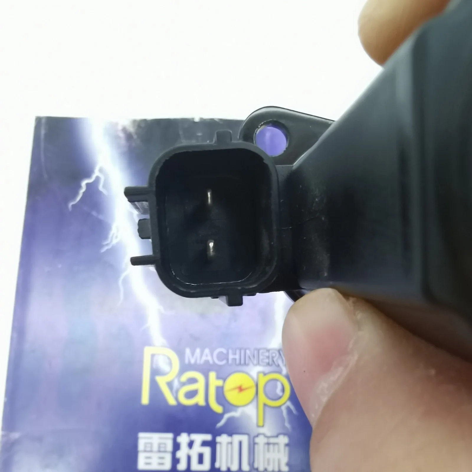 Excavator Spare Parts YN35V00018F2 YN35V00019F1 30C40-101 30C40-111 Solenoid Valve For SK200-6