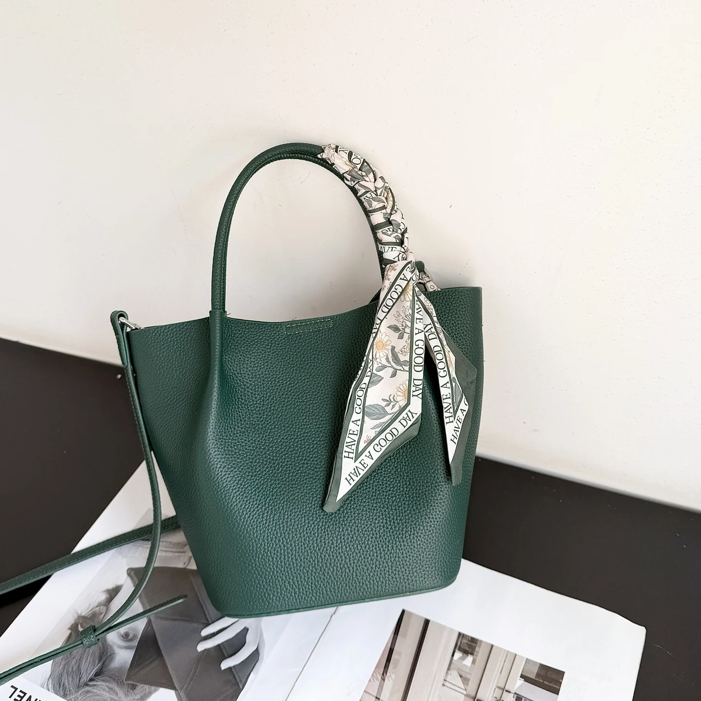 

Genuine Grade Leather Women Shoulder Crossbody Bucket Bag Luxury Designer Brand Female High Quality Daily Handbag for Woman New