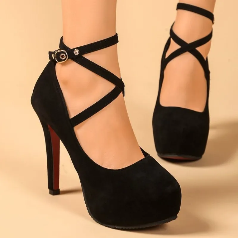 Modische Spitze High Heels mit Schnallenverschluss und Blockabsatz Damenschuhe Frühling Neuer Stil Große Größen Niedriger Absatz Einzelschuhe