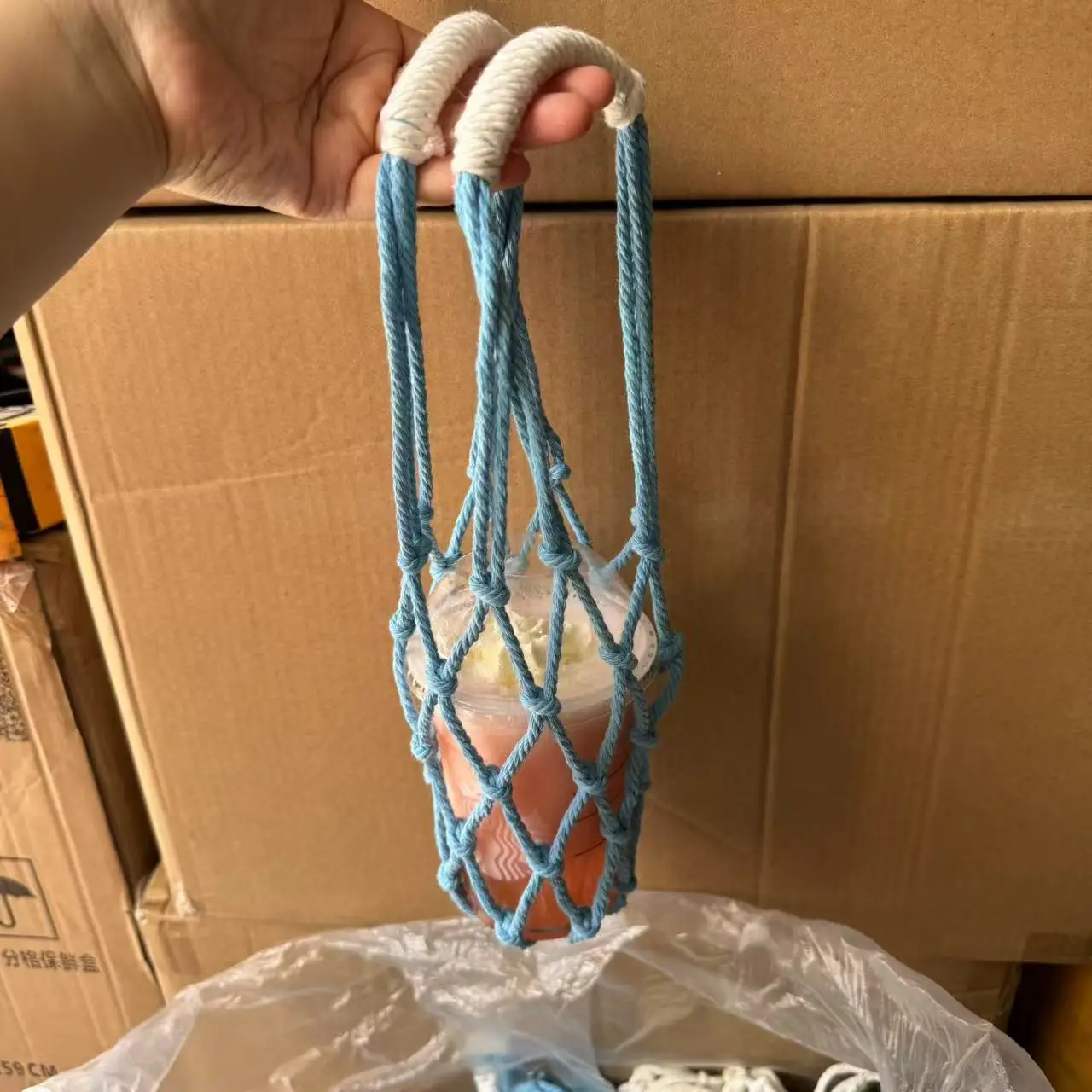 Hand-Woven Portable Handbag Water Cup Mesh Bag Water Bottle Cover Cup Sleeve Pouch Outdoor Camping Mesh Cup Bag Lightweight