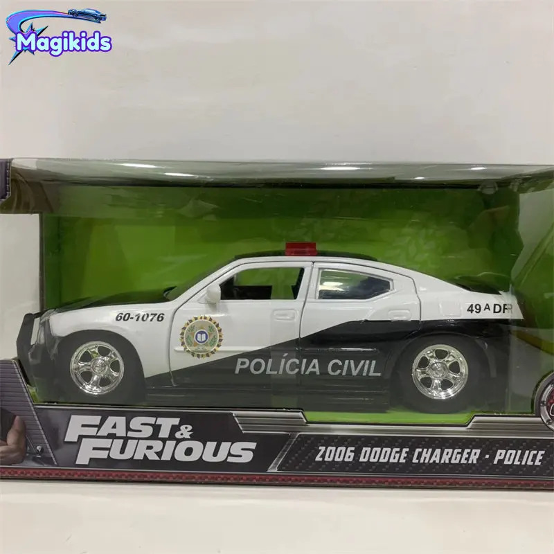 1:24 2006 Dodge Charger police car High Simulation Diecast Car Metal Alloy Model Car Children\'s toys collection gifts