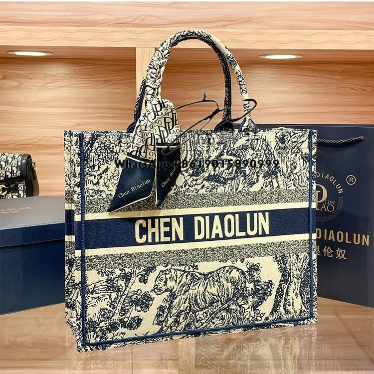

New high-end fashion light luxury tote bag zoo embroidery commuting large-capacity versatile shopping handbag