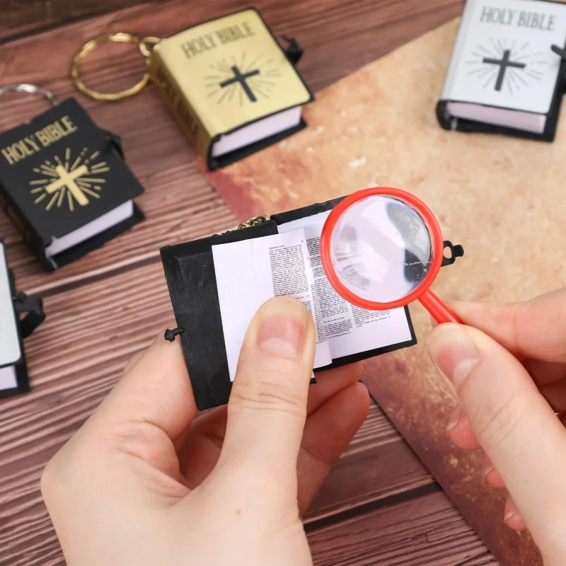 Neue 10er-Pack Bibel-Schlüsselanhänger: Miniatur-Bibel mit Gebetsbotschaften – Handtaschenanhänger, Kirchengedenkgeschenk – Detail 4