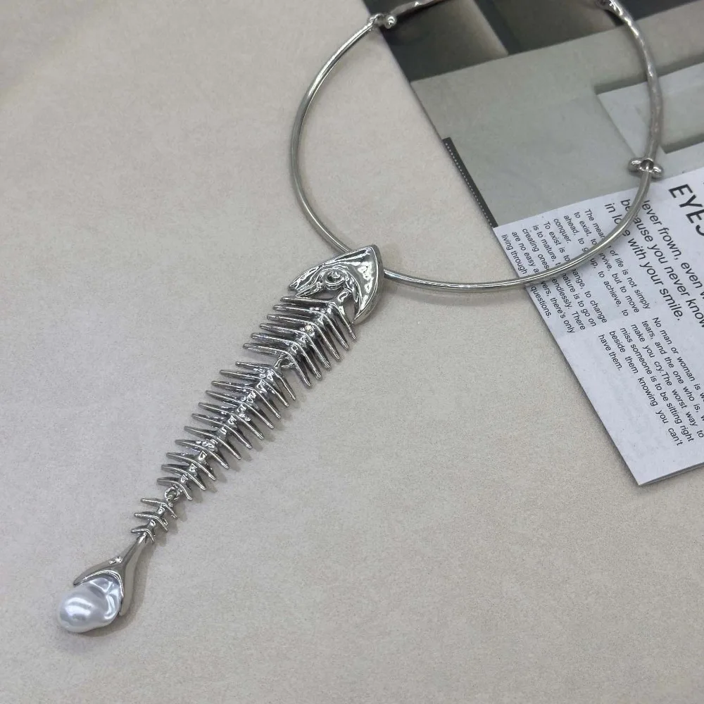 Novelty Design Big Fish Bone Pendant Choker Necklace Rhinestone Alloy Fashion Exaggerated Necklace Exquisite Punk