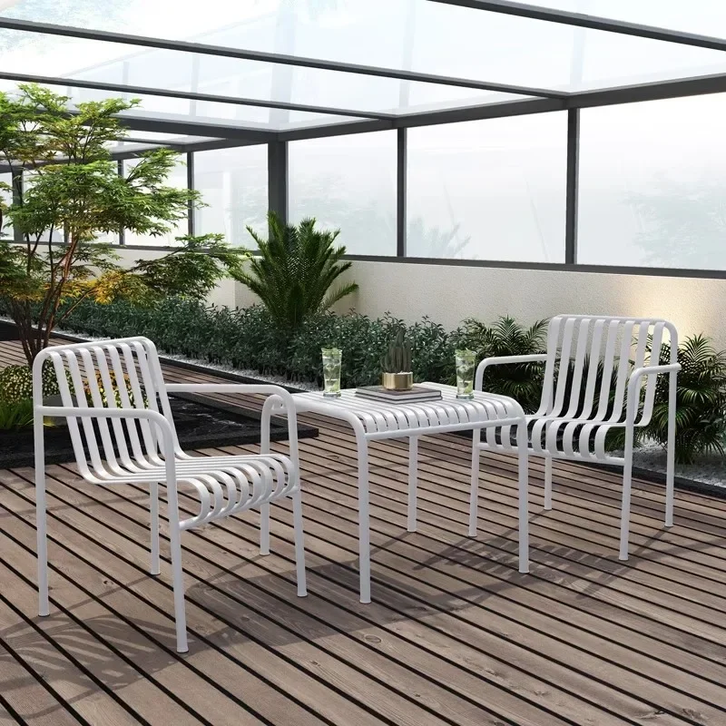 Creative and simple modern leisure outdoor tables and chairs B & B restaurant White wrought iron outdoor outdoor