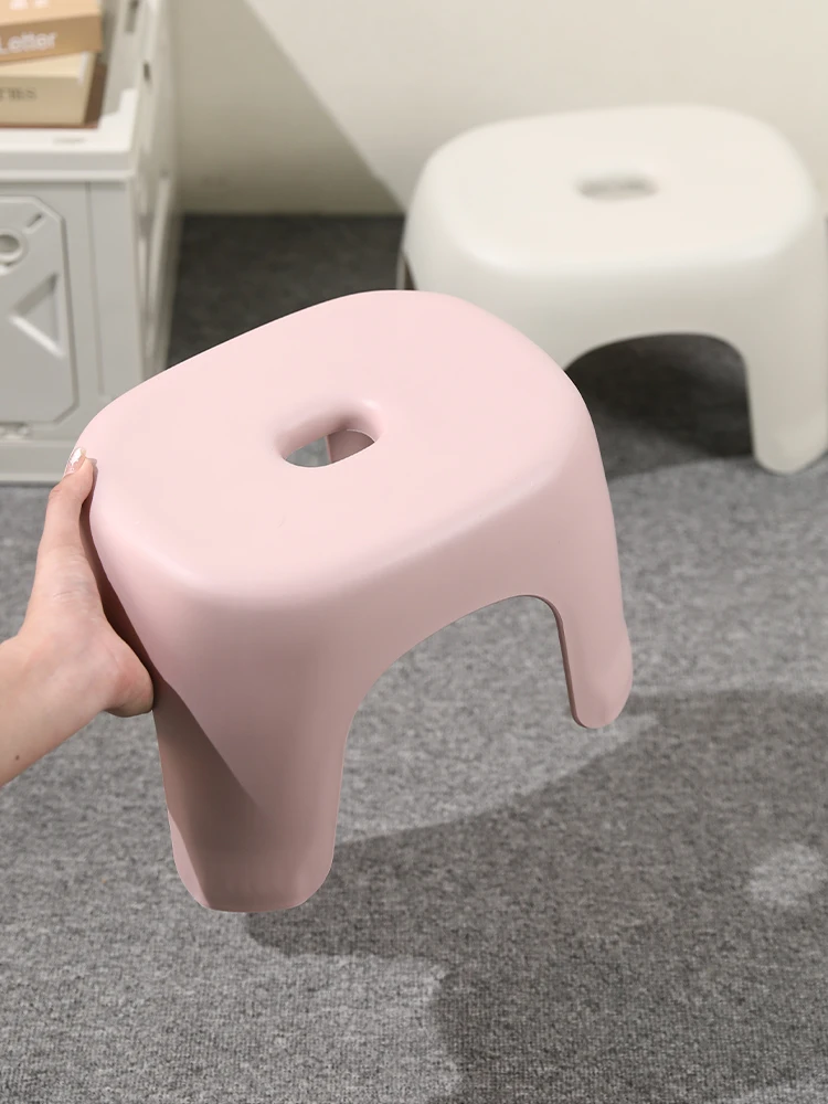 厚みのあるプラスチック製の小さなスツール、頑丈で耐久性のあるリビングルーム、バスルーム、子供用低椅子、家庭用スツール、エコノミータイプ