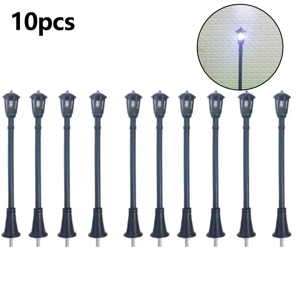 Evemodel L004 – 10 Stuks Miniatuur Lantaarnpalen – 1:160 Schaal – 4,5 Cm Hoog – Voor N-spoor Modelbanen – 12V Warm Wit Licht – Incl. Weerstanden