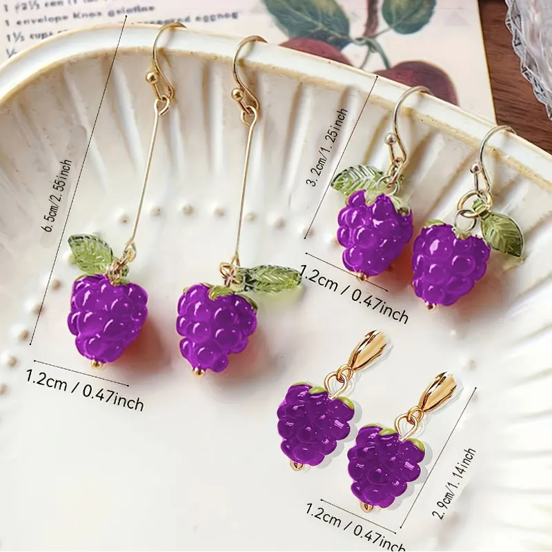 Brincos pequenos de framboesa para mulheres, folhas verdes, flor branca, frutas vermelhas, design delicado, acessórios para orelha