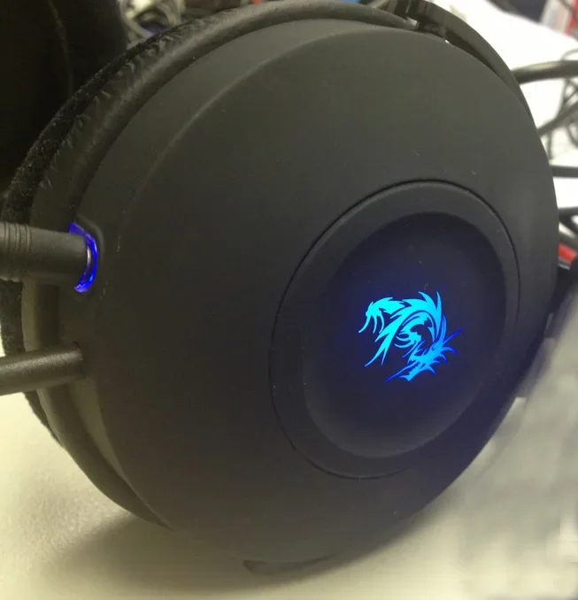 5.1-channel surround sound vibrating gaming headset