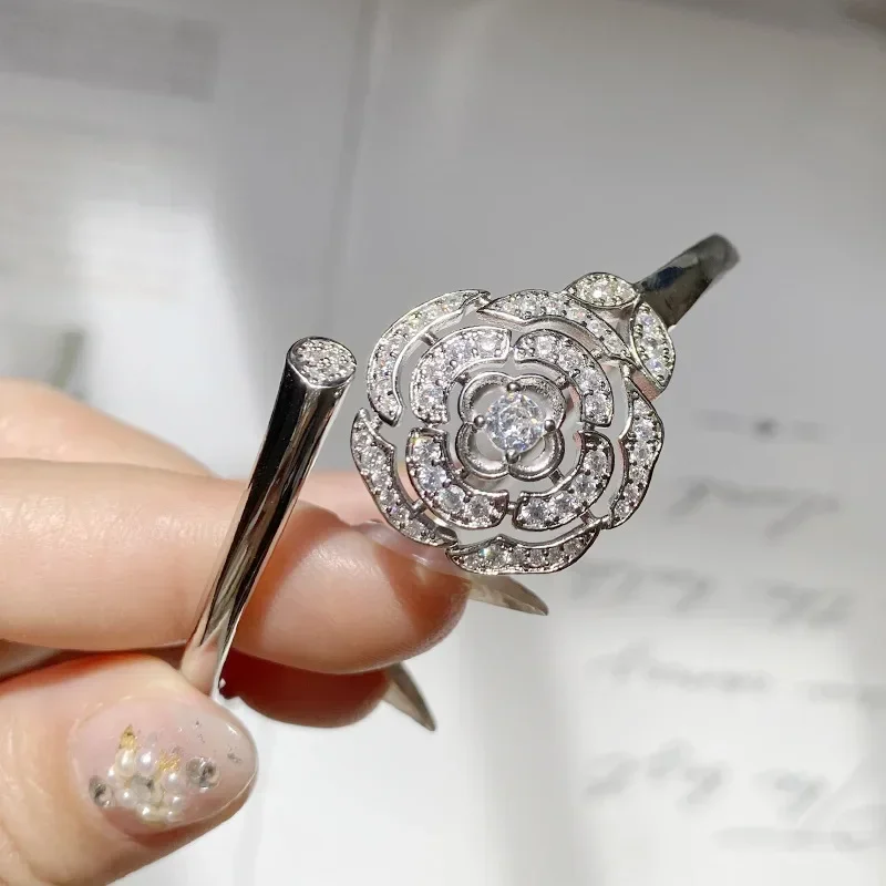 

MDL Moissanit1 StyleLight Luxury Small Fragrance Style Camellia Bracelet Rose Adjustable Bracelet With 18K Brilliant Diamonds