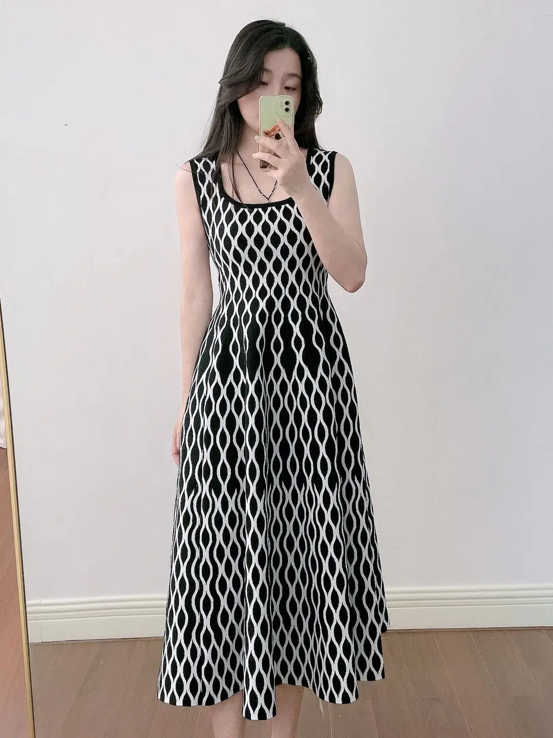 

IULV2025 Новинка лета: Простое вязаное платье макси с завышенной талией и волнообразным узором, А-силуэт, с завязками на талии, для женщин