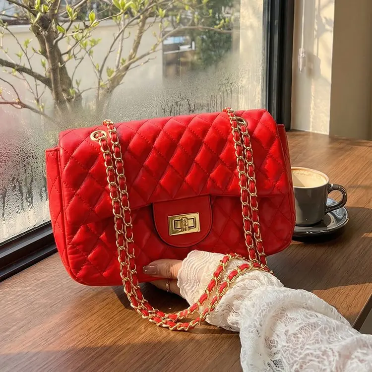 

Новая женская квадратная сумка 2026 года из искусственной кожи с цветовыми блоками, нестандартным клапаном, универсальная, на плечо и в руку