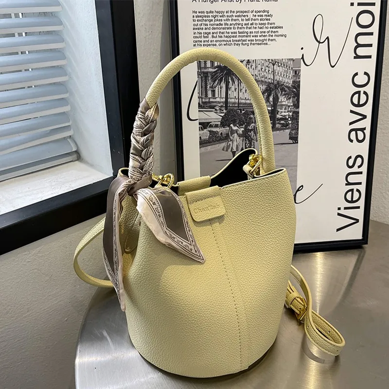 

Faionable Commuter Buet Bag Women's Handbag Basket Sle Single oulder Crossbody Bag Soft PU Material Zipper Closure