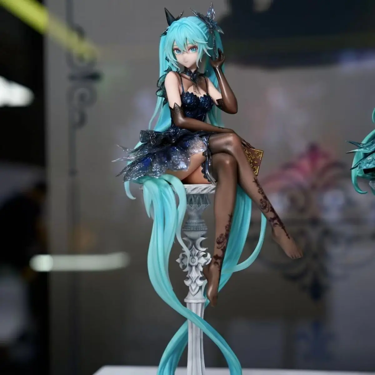 figurine-anime-vocaloid-future-en-robe-de-soie-noire-modele-de-decoration-de-bureau-cadeau-jouet-de-collection-pour-boitier-pc-gaming-provenant-de-chine-continentale